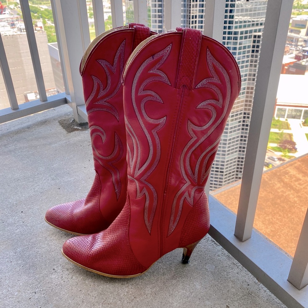 Vintage Red Cowboy Boots - Size 9